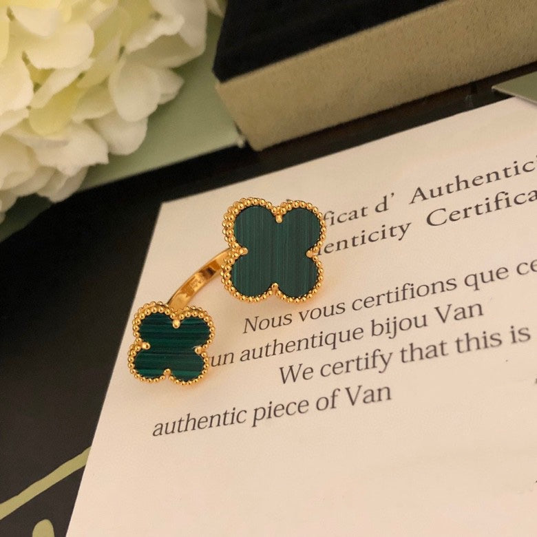 [Royal Jewelry]CLOVER BETWEEN THE FINGER RING