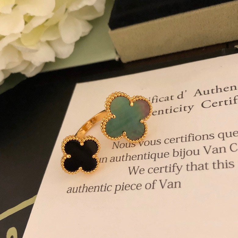 [Royal Jewelry]CLOVER BETWEEN THE FINGER RING