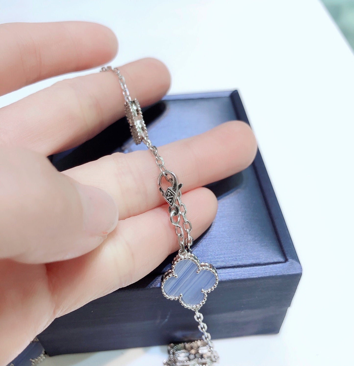 [Royal Jewelry]CLOVER 10 MOTIFS CHALCEDONY DIAMONDS SILVER NECKLACE