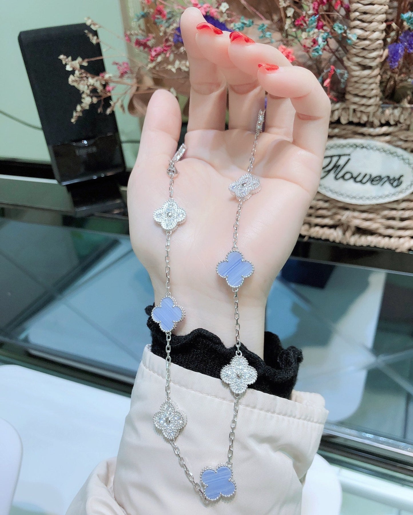 [Royal Jewelry]CLOVERS THE 10-MOTIFS CHALCEDONY DIAMONDS SILVER NECKLACE