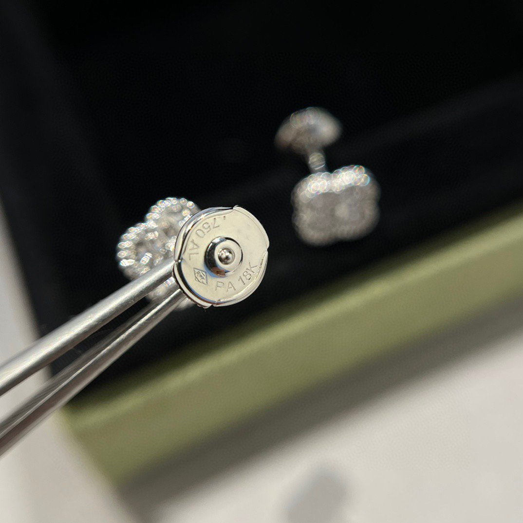 [Royal Jewelry]CLOVER MINI DIAMOND STUD EARRINGS