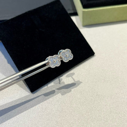 [Royal Jewelry]CLOVER MINI DIAMOND STUD EARRINGS