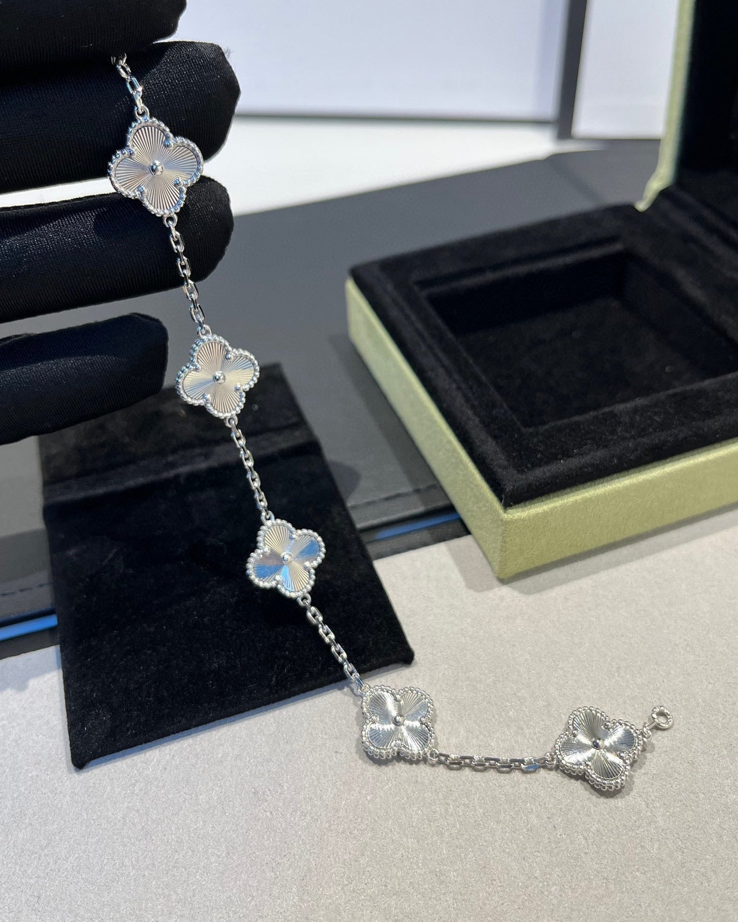 [Royal Jewelry]CLOVER SILVER 5 MOTIFS BRACELET