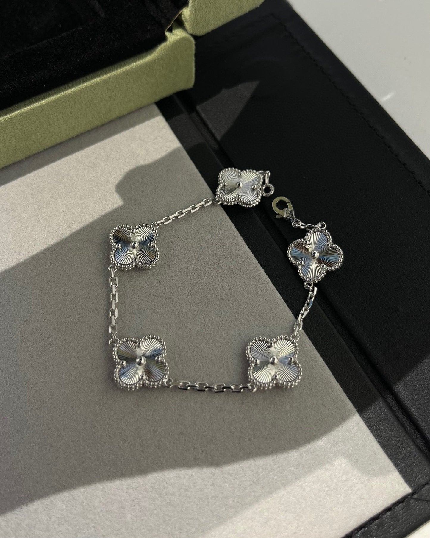 [Royal Jewelry]CLOVER SILVER 5 MOTIFS BRACELET